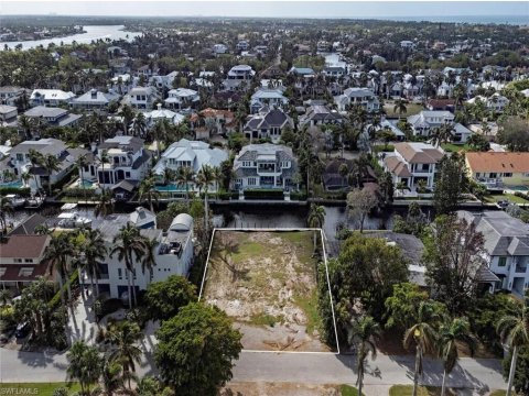 Aqualane Shores Naples Florida Real Estate