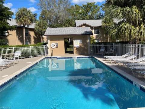 Crescent Lake Naples Florida Condos for Sale