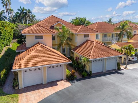 Crown Pointe Naples Real Estate