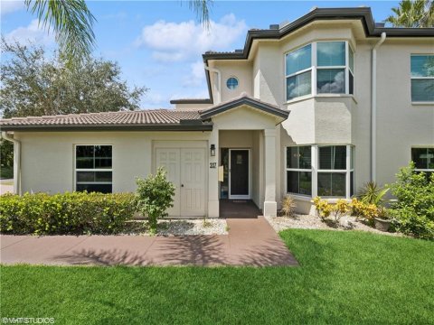 Diamond Lake Naples Florida Condos for Sale