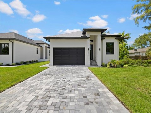 Hallendale Naples Florida Homes for Sale