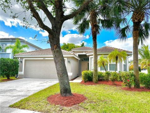 Laurel Lakes Naples Florida Homes for Sale