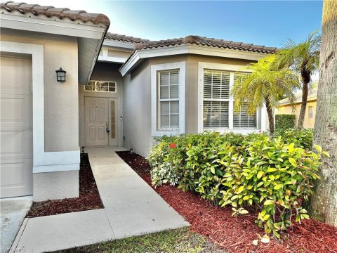 Laurel Lakes Naples Florida Homes for Sale