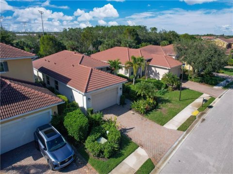 Manchester Square Naples Real Estate