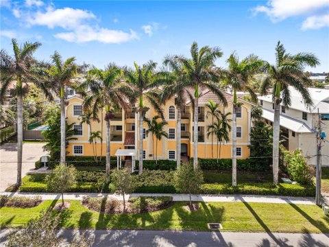 Oyster Bay Naples Florida Condos for Sale