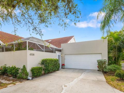 Quail Woods Courtyards Naples Real Estate