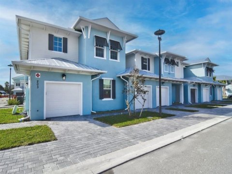 Villa Mar Bonita Beach Real Estate