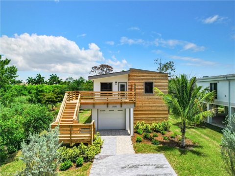 Whispering Pines Naples Real Estate